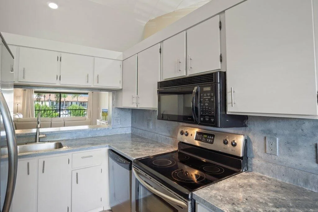 Photo of Unit B at 1402 Pinecrest Circle