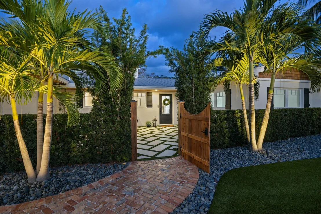 Photo of 370 Mars Avenue