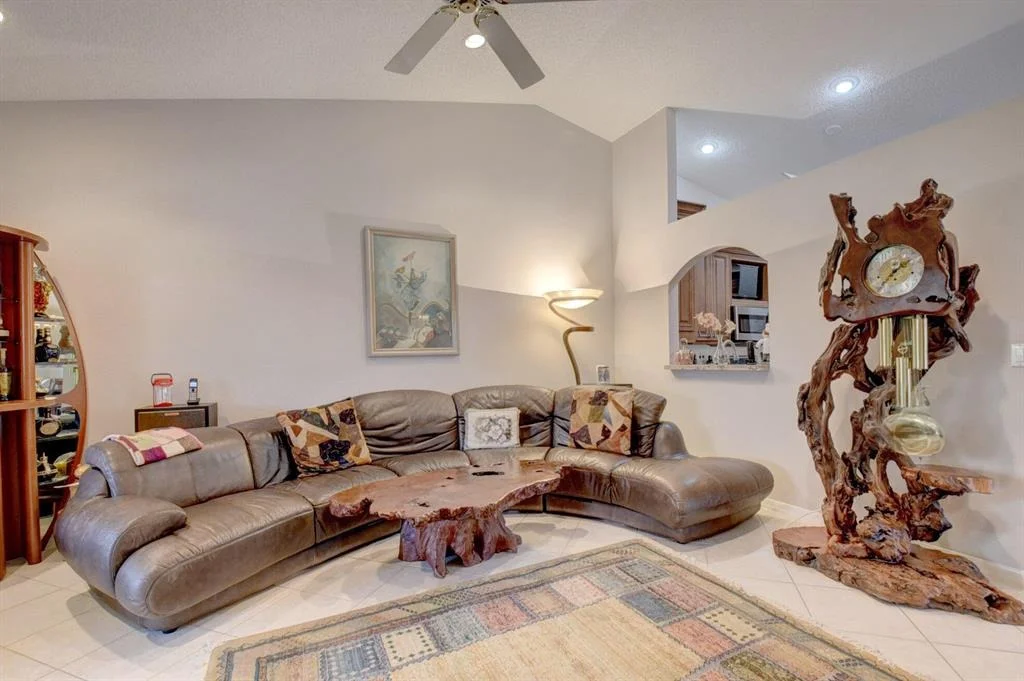 Photo of 6125 Heliconia Road