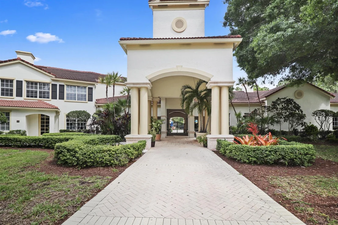 Photo of 272 SE Kitching Circle