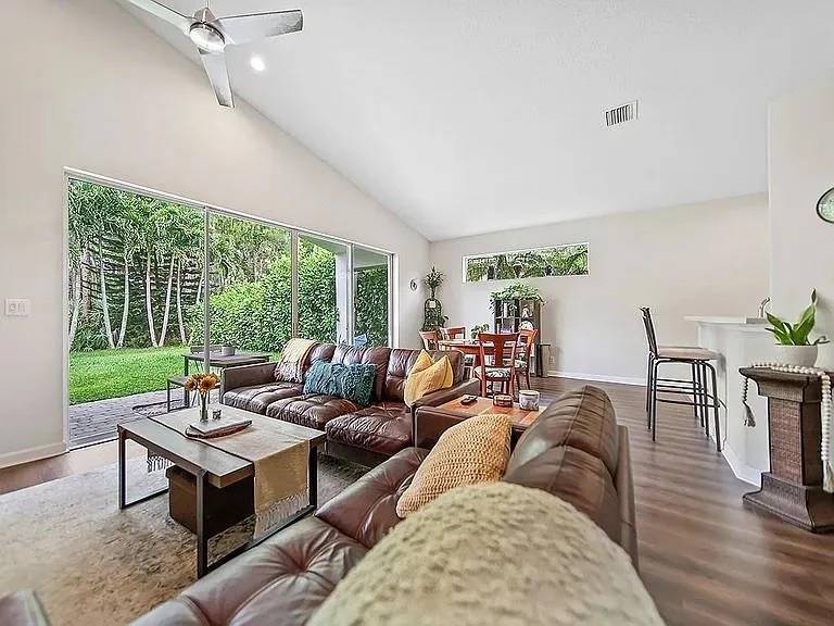 Photo of 6935 SE Twin Oaks Circle