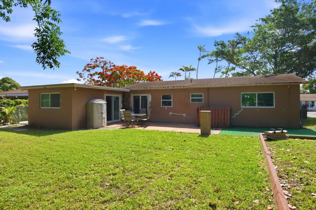 Photo of 1671 N Cypress Road