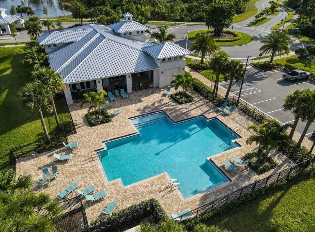 Photo of 668 SW Riverwatch Place