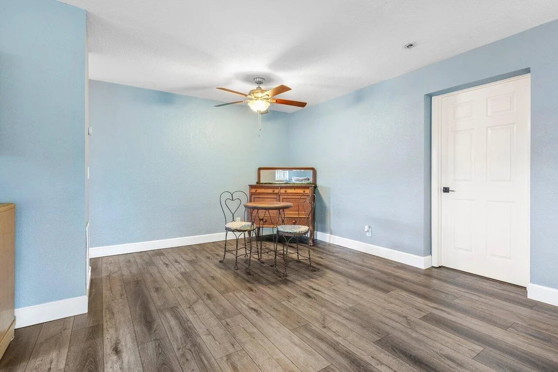 Photo of 403 W Whitney Drive