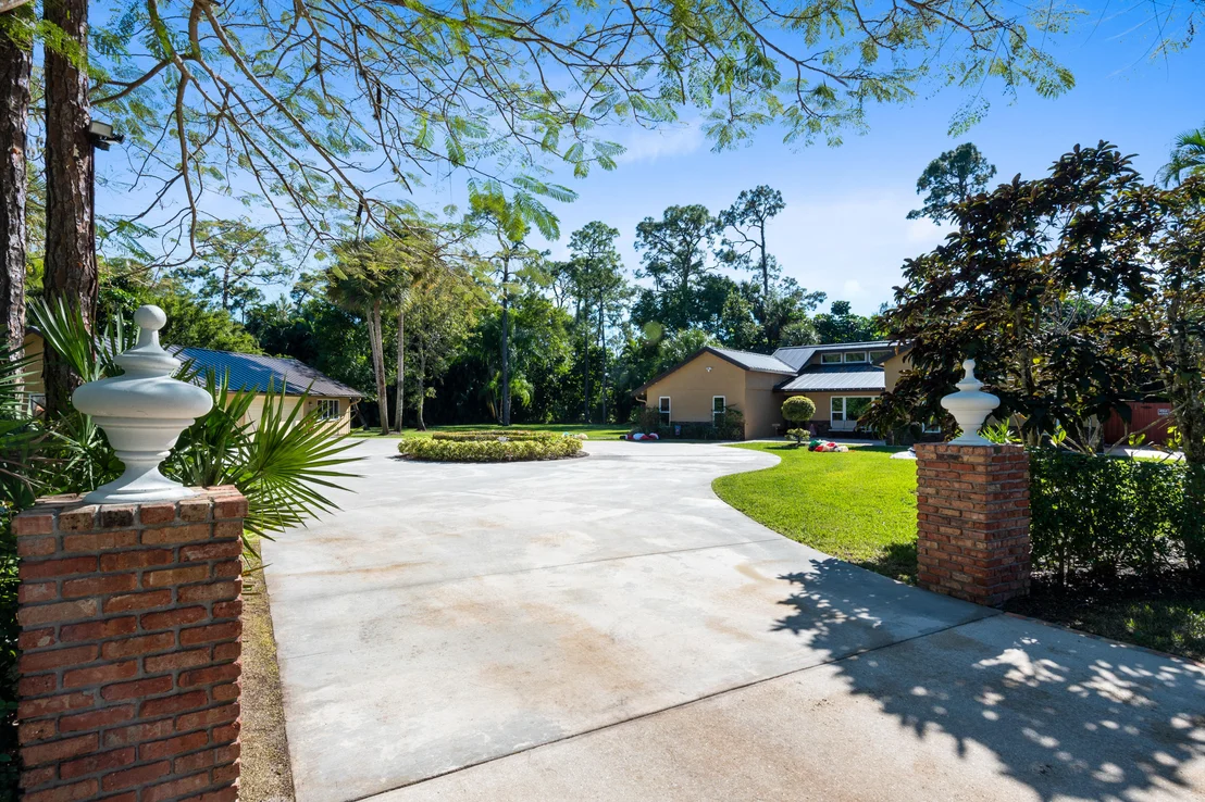 Photo of 12688 Pineacre Lane