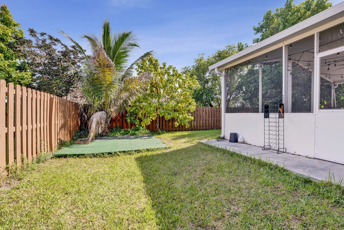 Photo of 7572 Parkside Lane