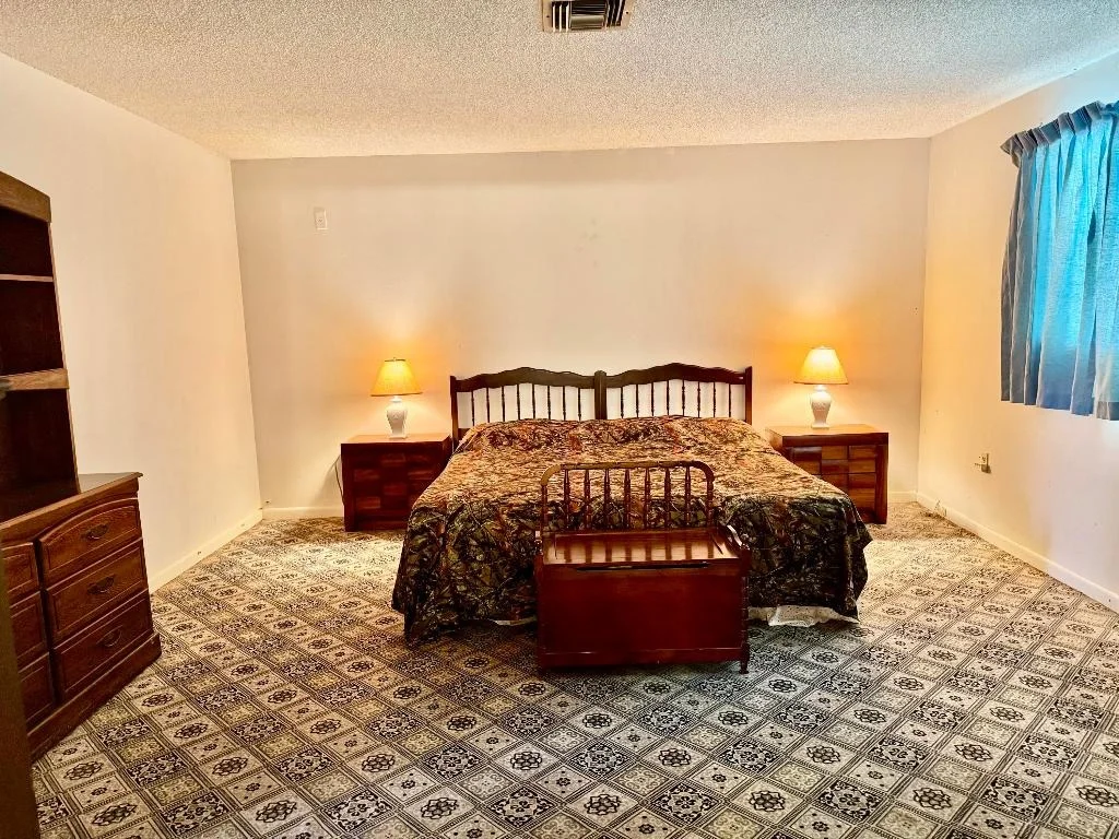 Photo of 1397 Lake Drive W