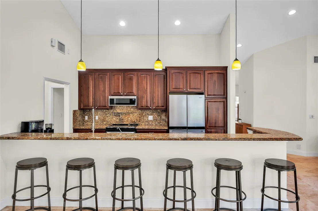 Photo of 1615 Lakeshore Circle