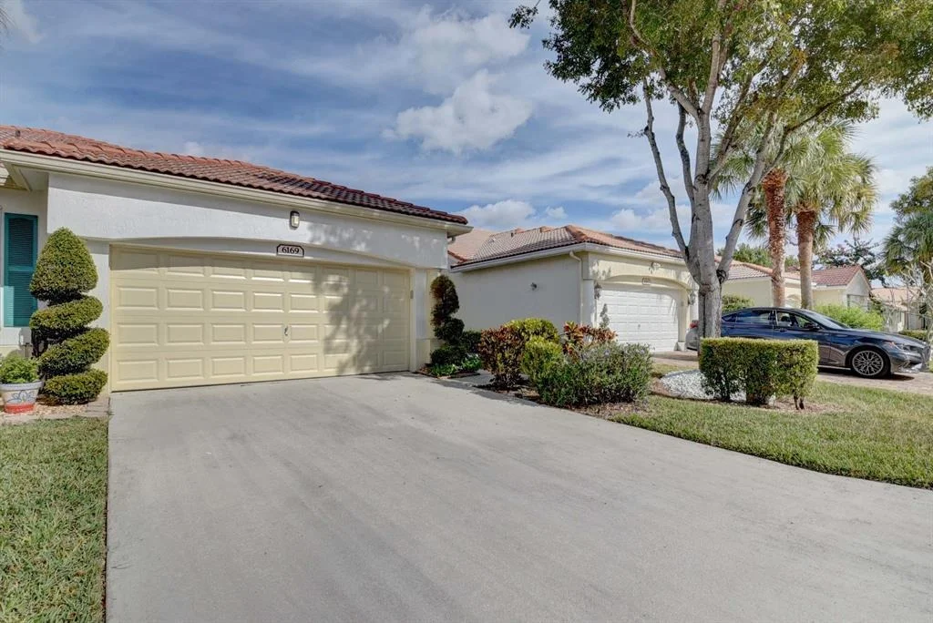 Photo of 6169 Heliconia Road