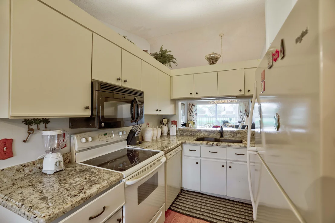 Photo of Unit E at 702 Pinecrest Circle