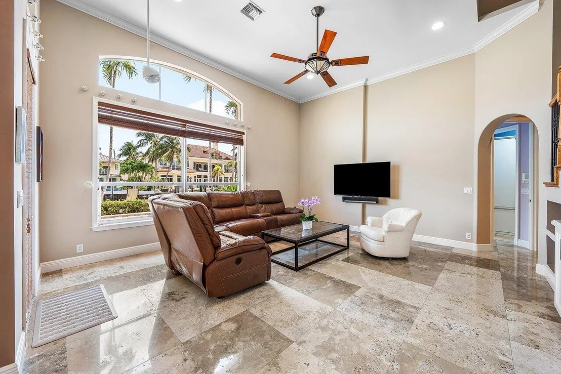 Photo of 923 Hyacinth Drive