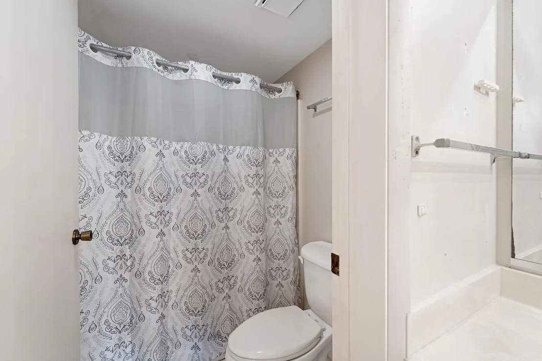 Photo of Unit C at 1001 Pinecrest Circle