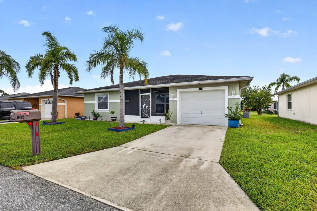 Photo of 6672 Campanilla