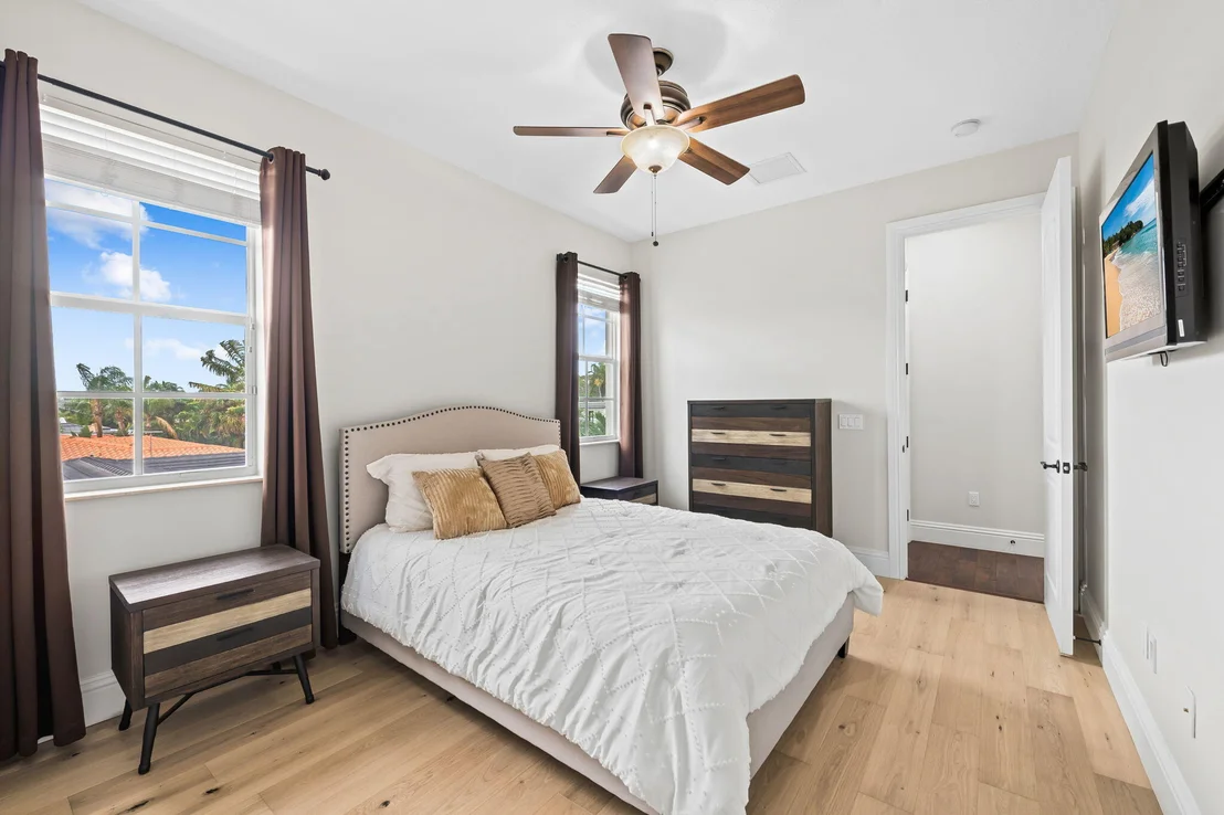 Photo of 1261 NE 27th Way