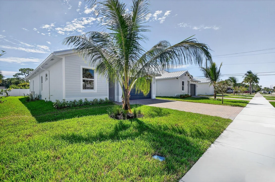Photo of 607 N Loxahatchee Drive