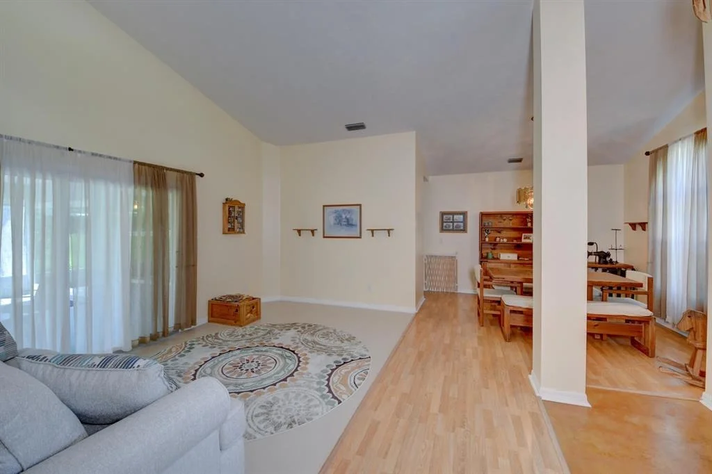 Photo of 4284 SE Rainbows End