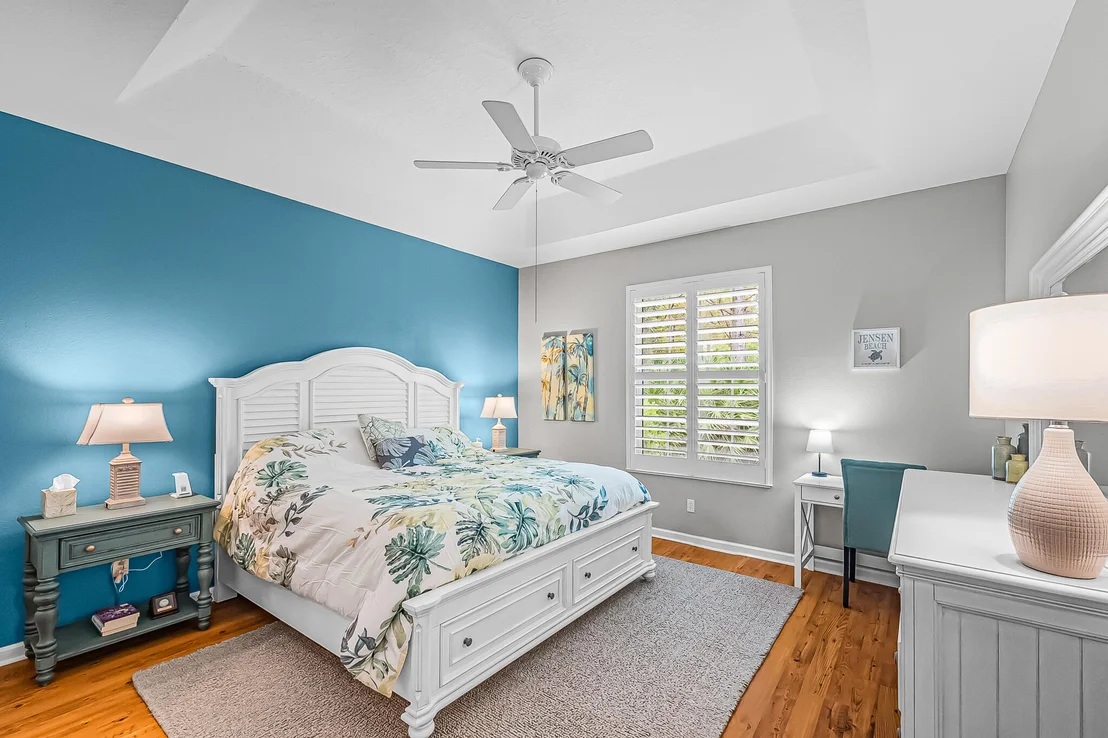 Photo of 590 NW Red Pine Way