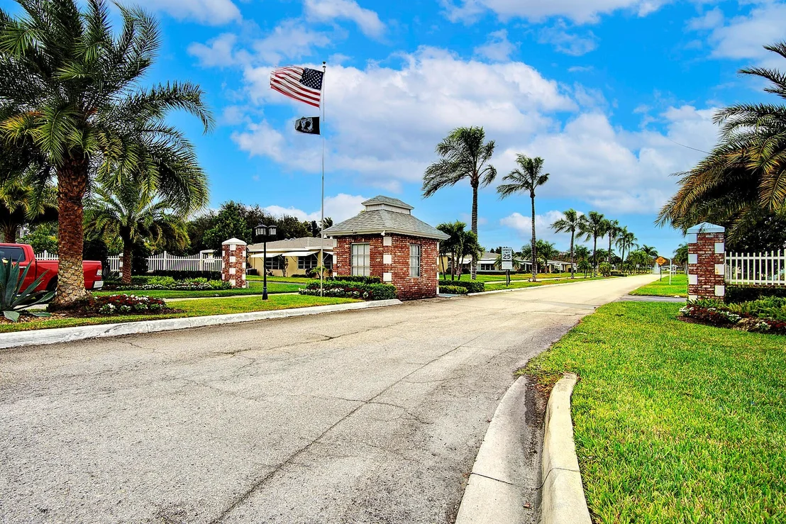 Photo of Unit C at 947 Circle Drive