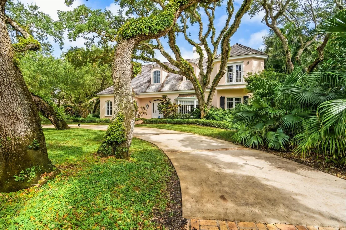 Photo of 1086 Winding River Road