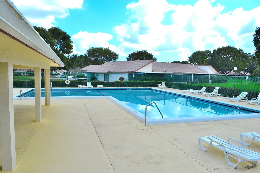 Photo of 570 Lakeside Circle