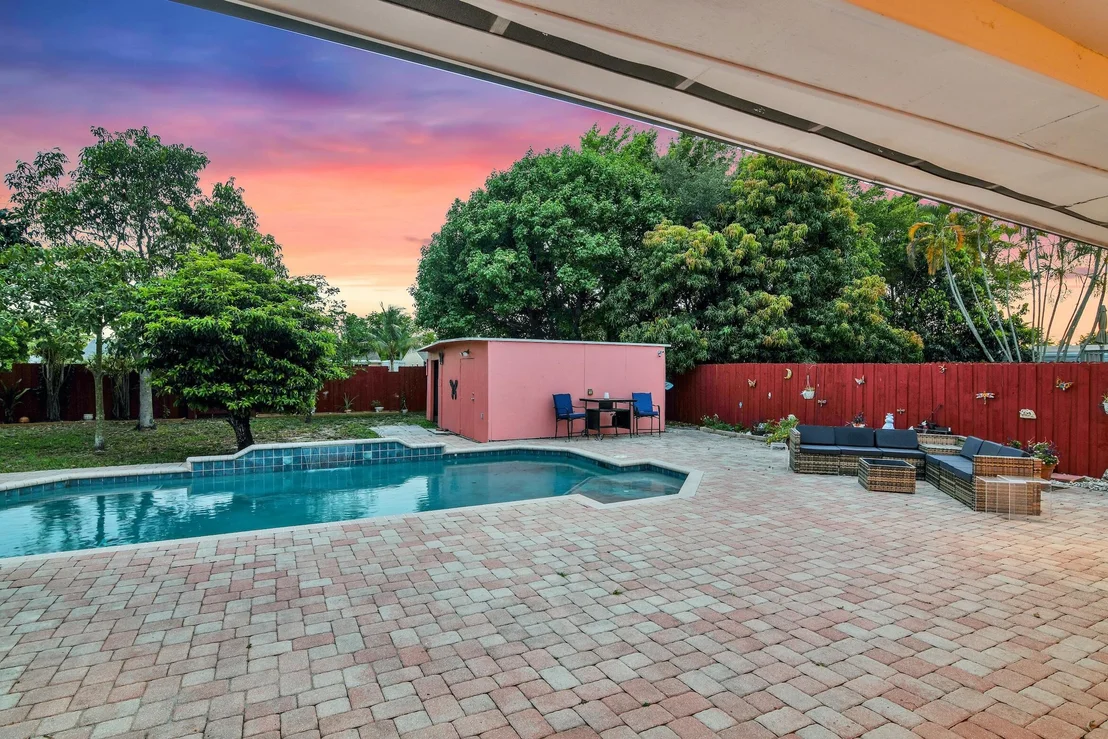 Photo of 121 W Arch Drive