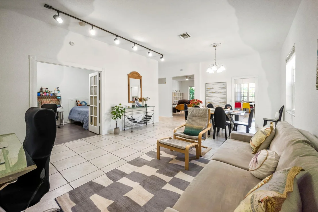 Photo of 934 S Sunflower Circle