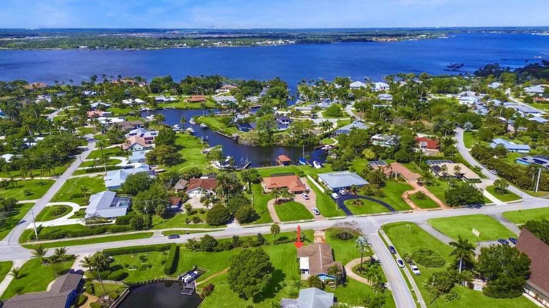Photo of 1580 NW Lakeside Trail
