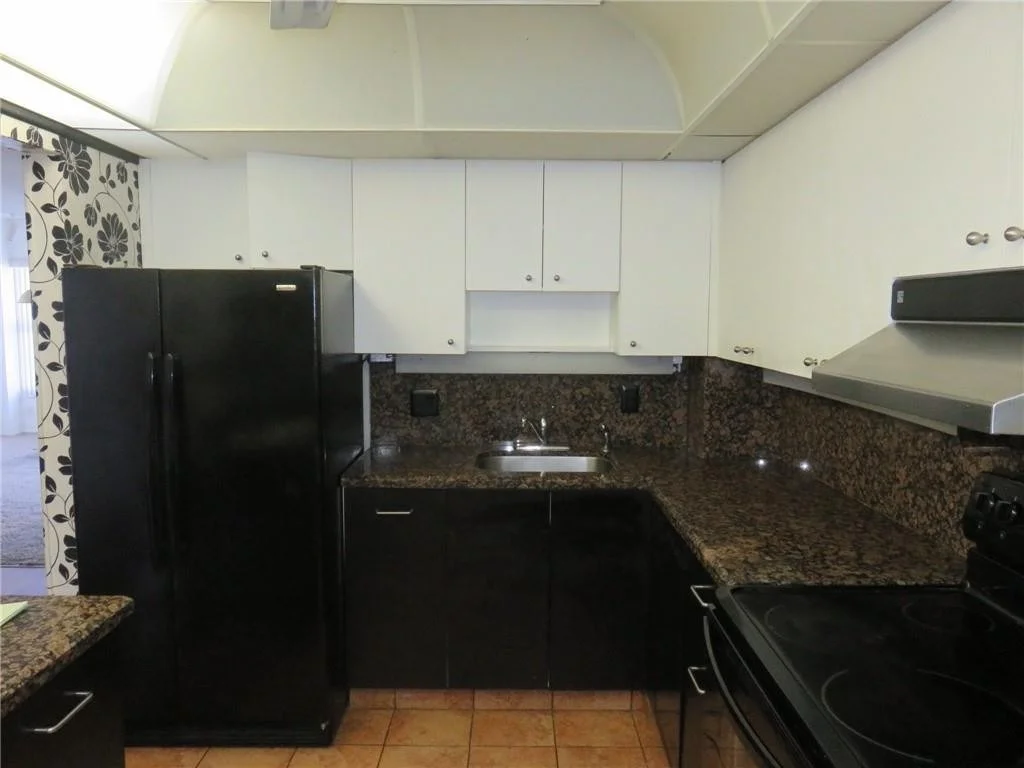 Photo of Unit 607 at 405 N Ocean Boulevard