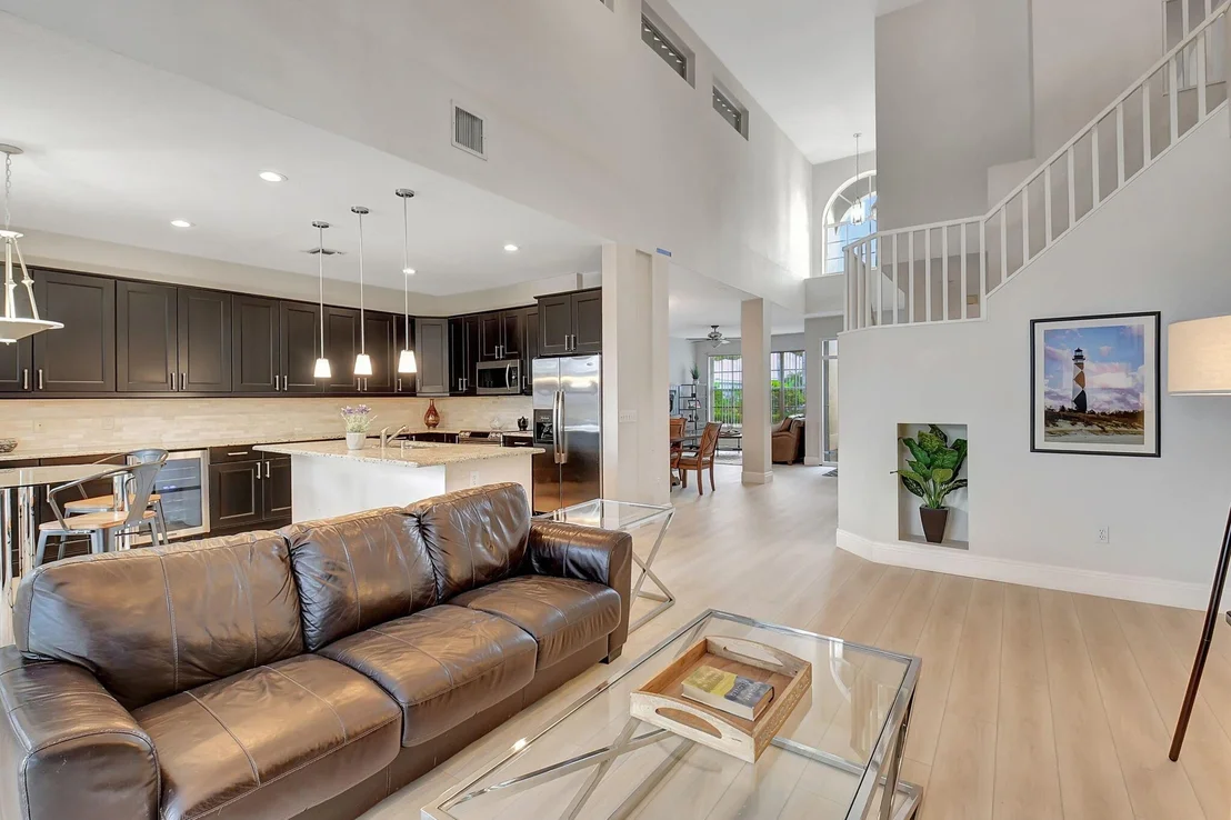 Photo of 7613 Charing Cross Lane
