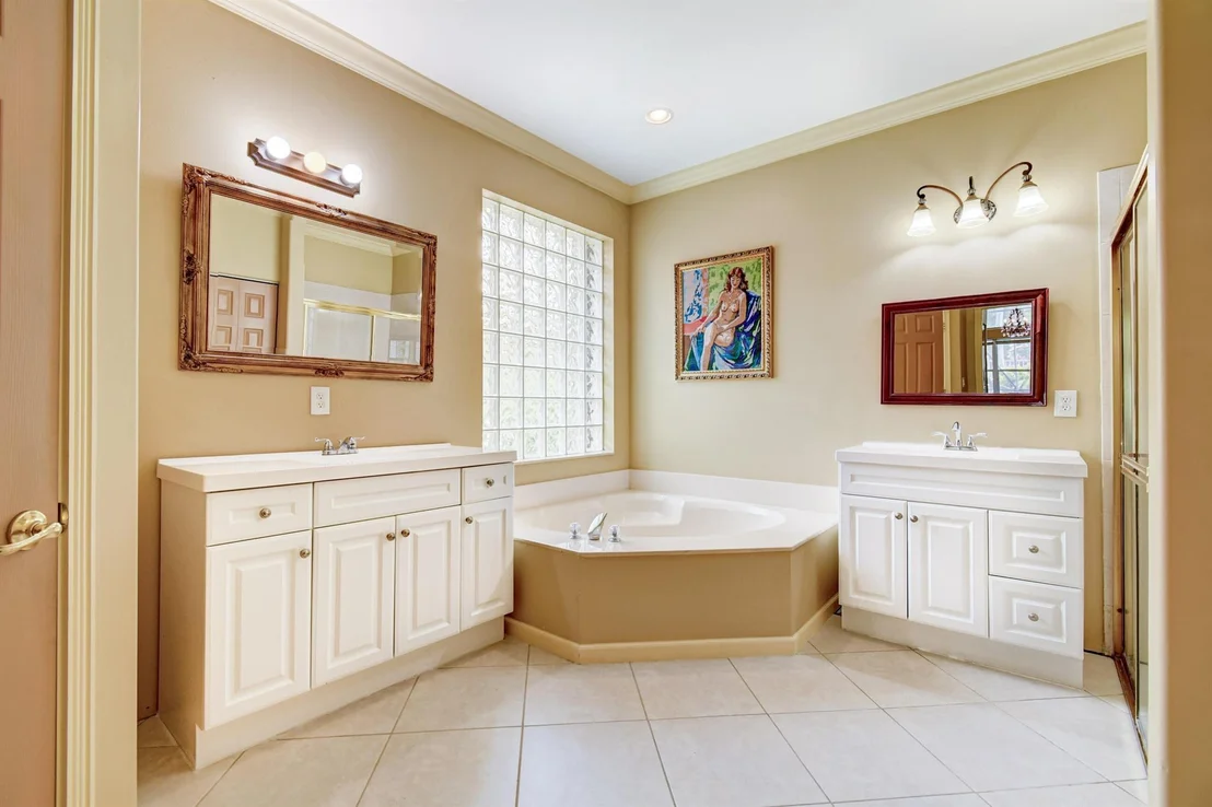 Photo of 8832 Palm River Drive