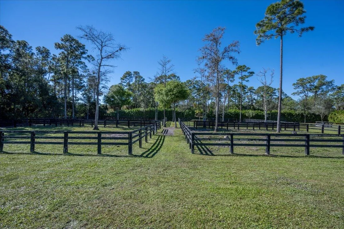 Photo of 2511 Deer Run Boulevard