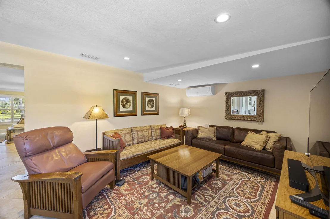 Photo of 435 Beacon Street