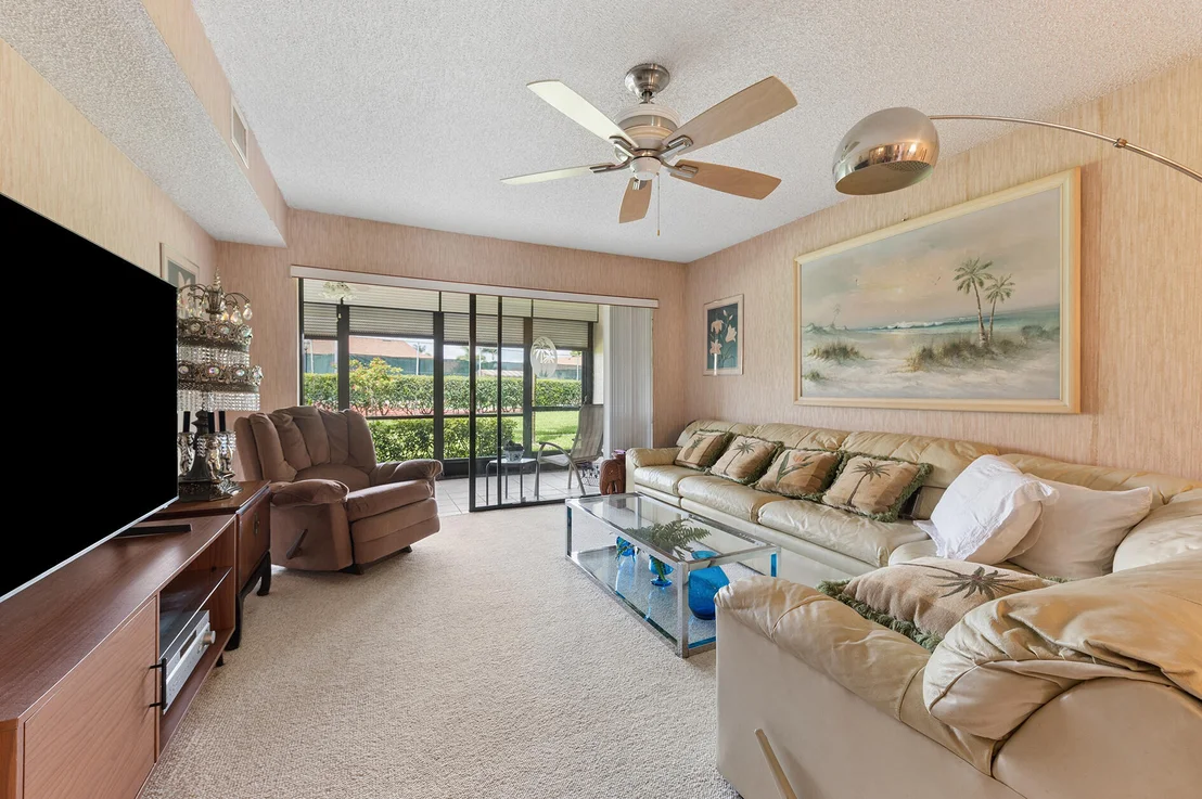 Photo of Unit A at 901 Pinecrest Circle