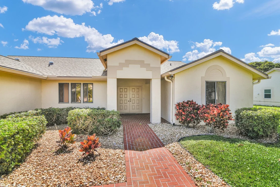 Photo of 2660 Riviera Drive