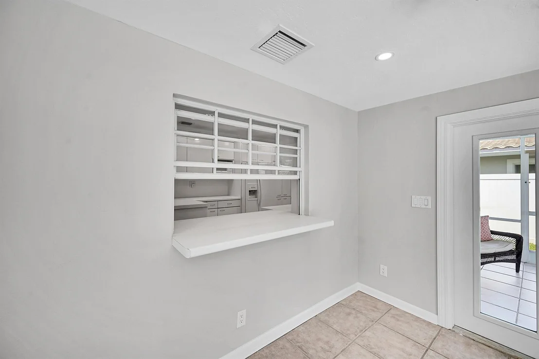 Photo of 2585 SE 6th Street