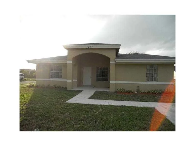 Photo of 1401 NW 3rd Way