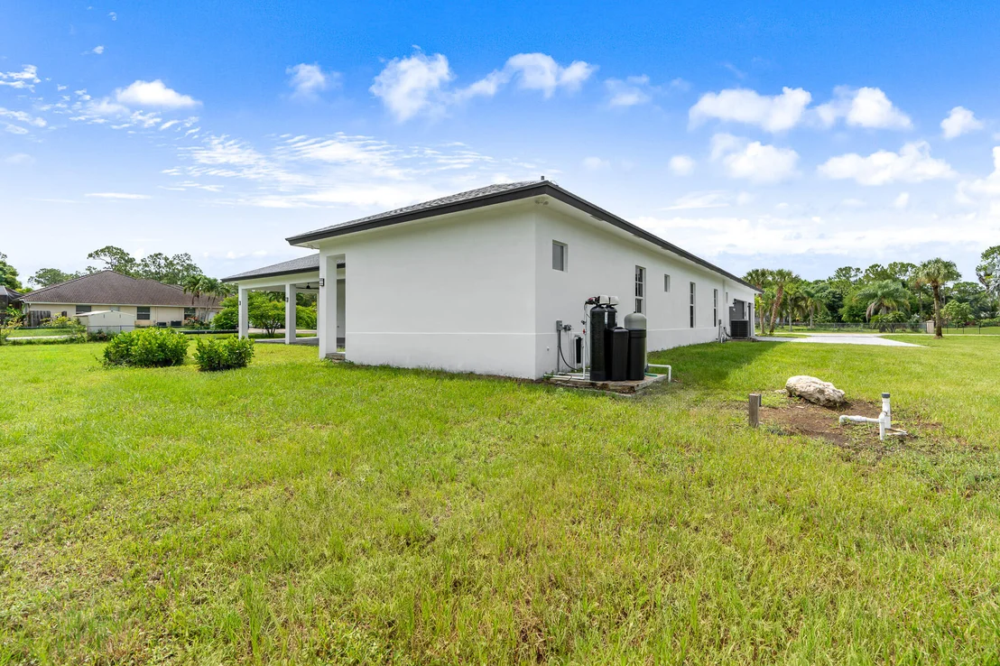 Photo of 17817 Temple Boulevard