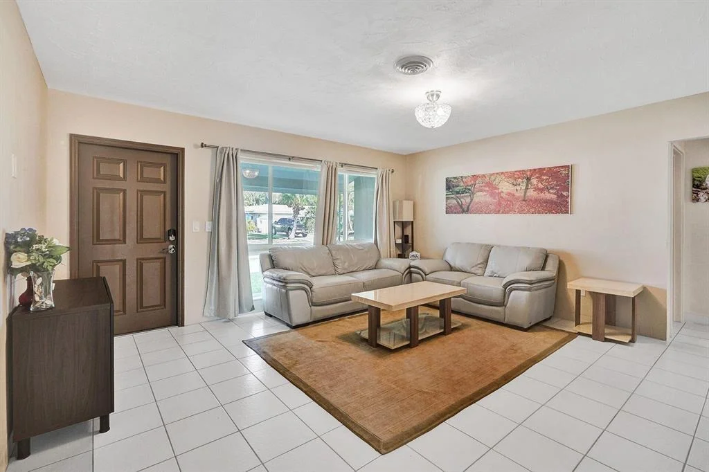 Photo of 371 SE 5th Avenue