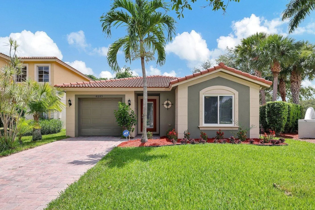 Photo of 4849 SE GRAHAM Drive