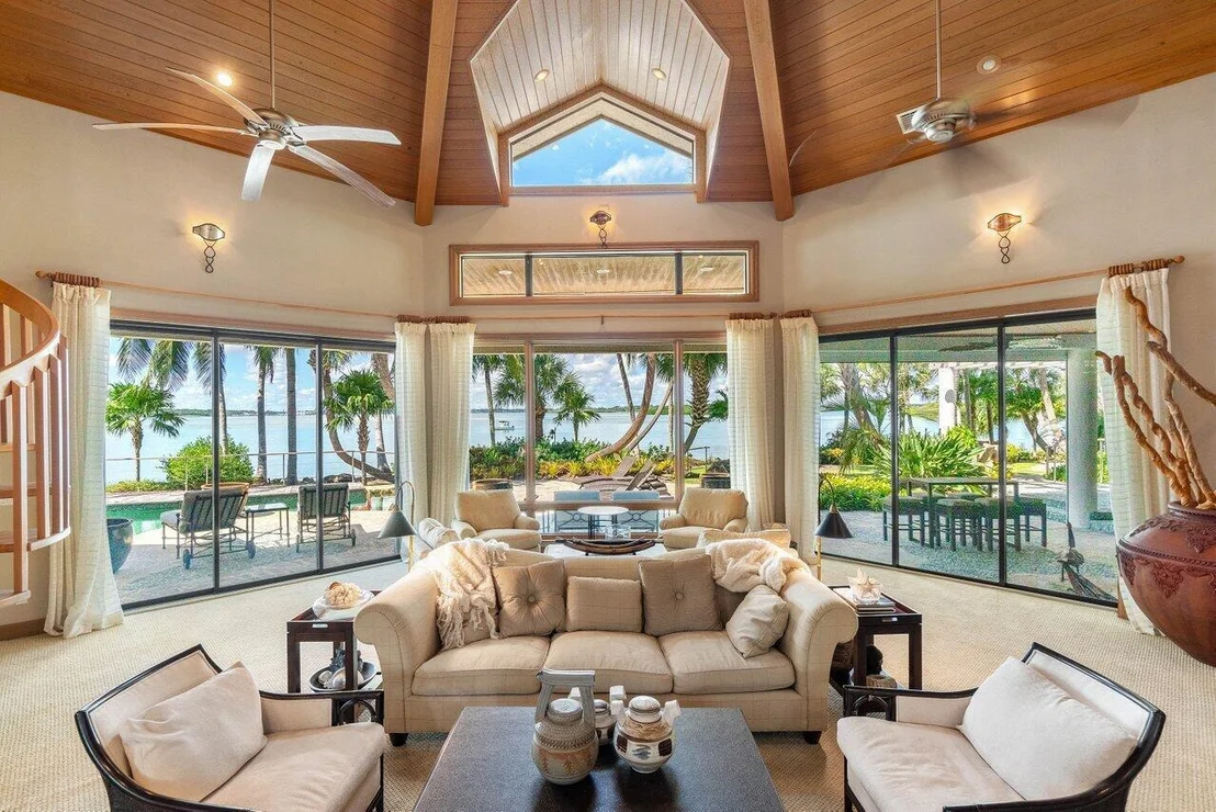 Photo of 6400 SE Inlet Way