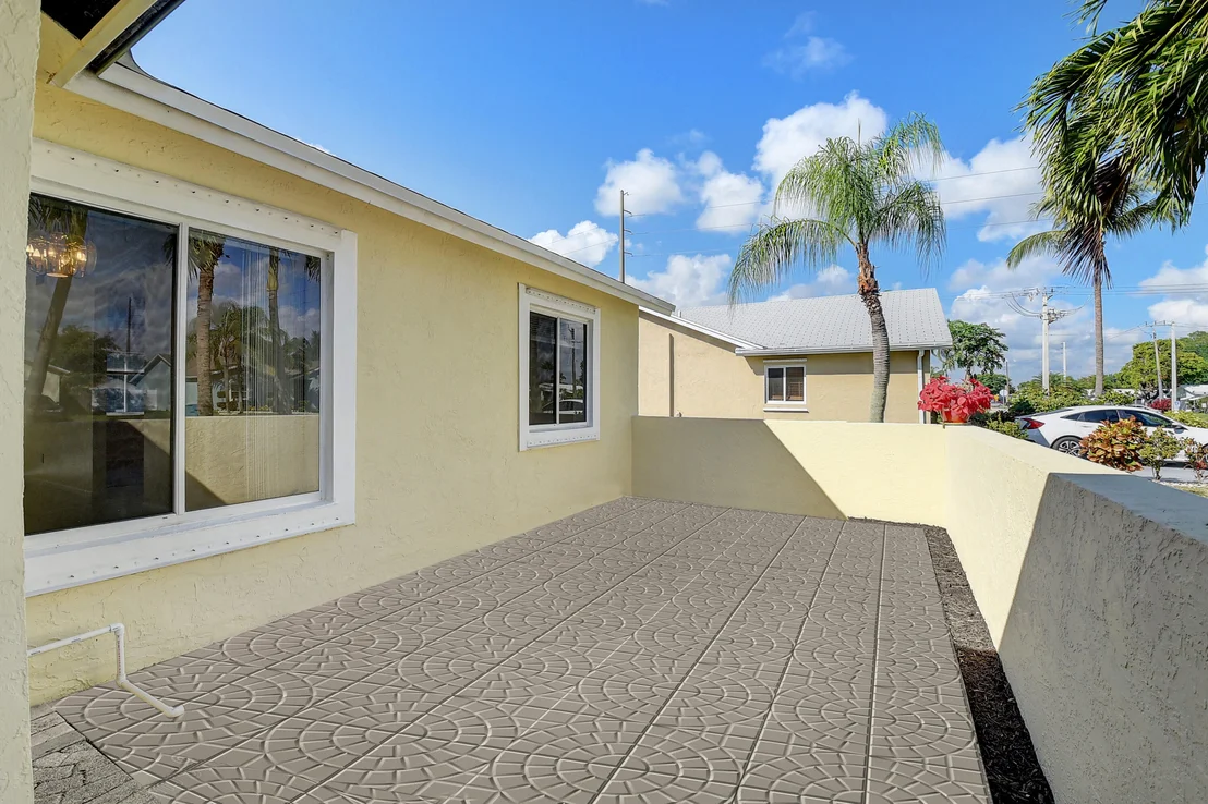 Photo of 742 W Ocean Drive