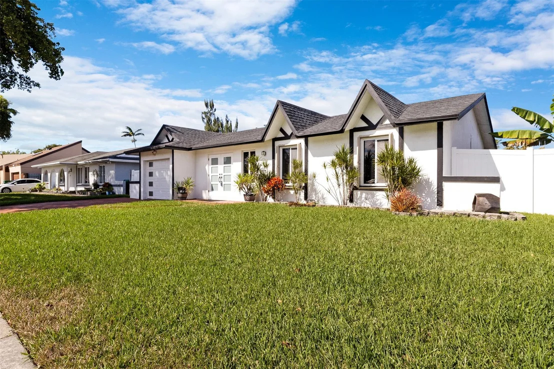 Photo of 9231 N Cypress Circle