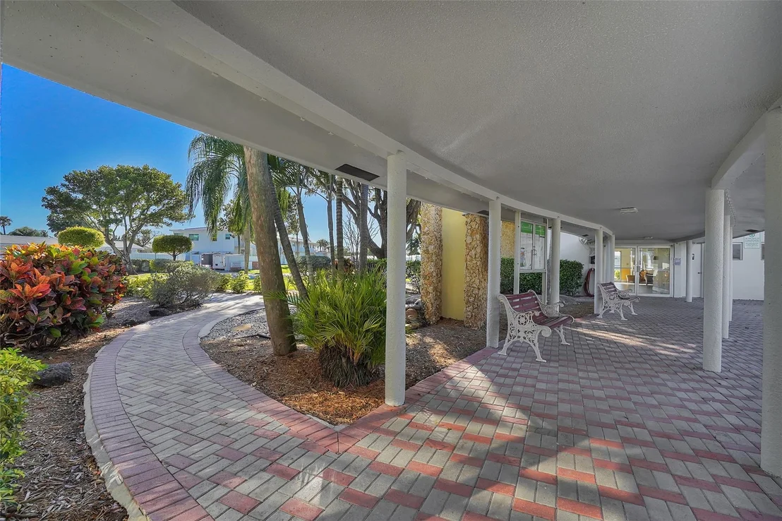 Photo of 260 S Golf Boulevard