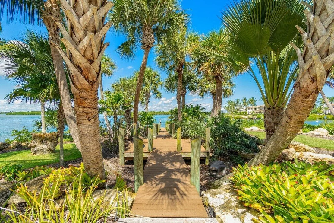 Photo of 6400 SE Inlet Way
