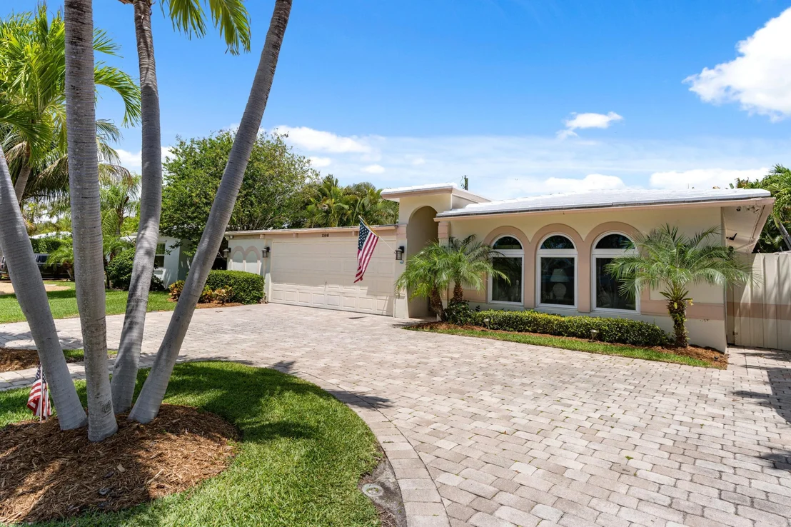 Photo of 1166 Beach Road