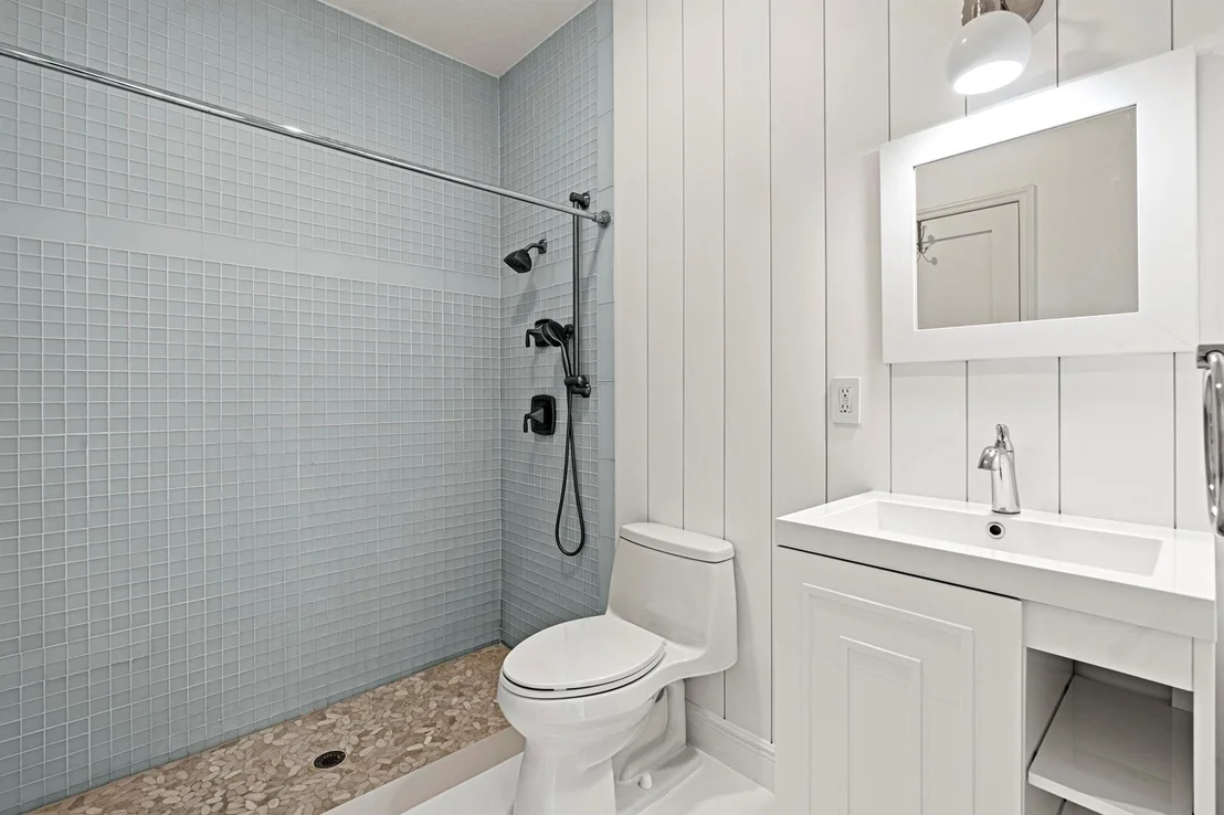 Photo of 136 N River Drive W