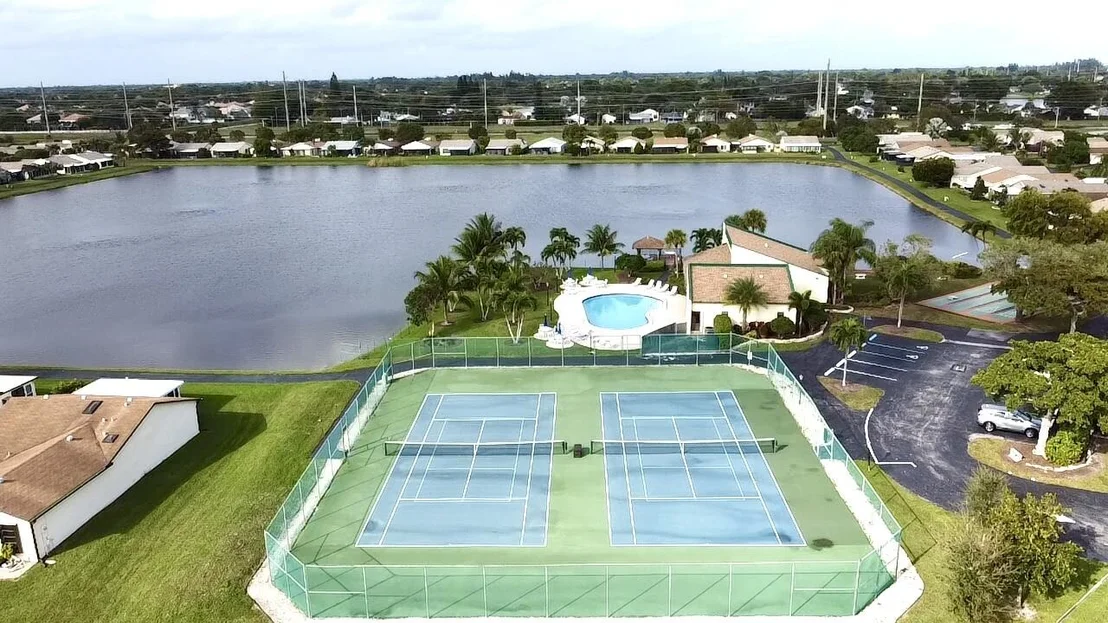 Photo of 5254 Mirror Lakes Boulevard