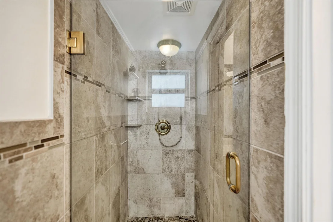 Photo of 607 SE 7th Avenue