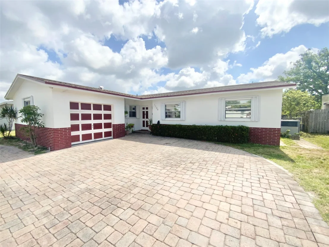 Photo of 1104 Pinehurst