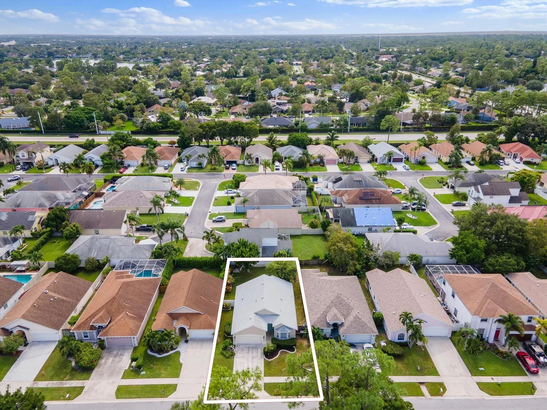 Photo of 1069 Aviary Road